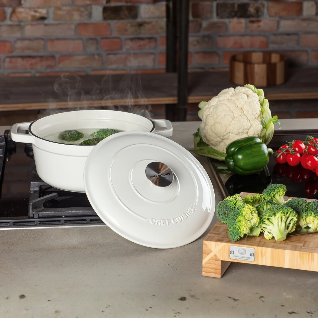 chef-cuisine-gusseisen-br-ter-24-cm-creme-emailliert-mit-deckel image 6